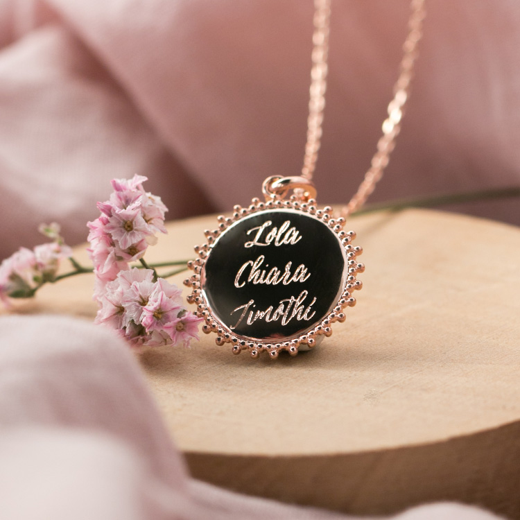 Collar medalla con nombre personalizado – chic bisuteria online