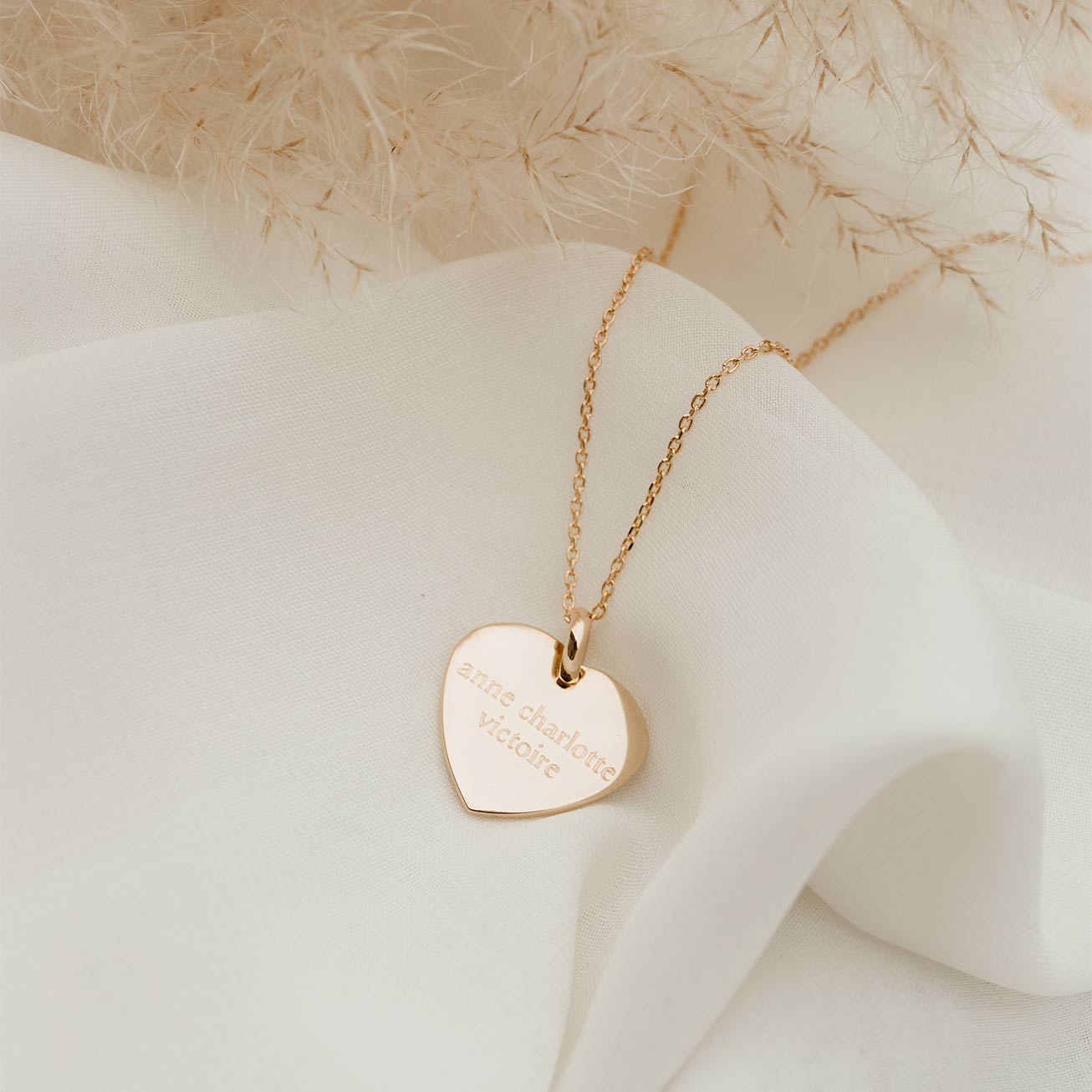 Collar corazón nombres bañado en oro