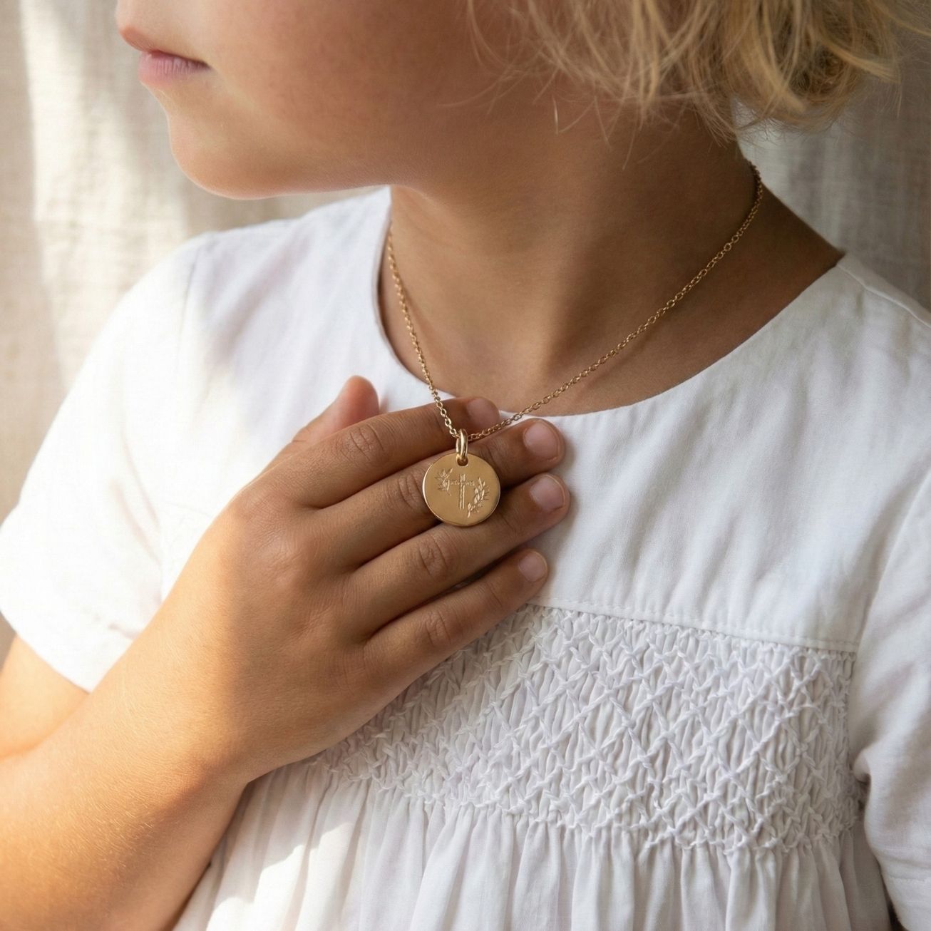 Medalla bautizo cruz y hoja