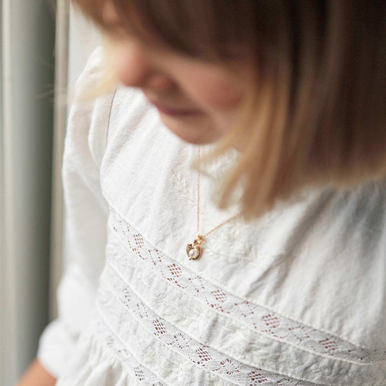 Collier initiale feuille et perle