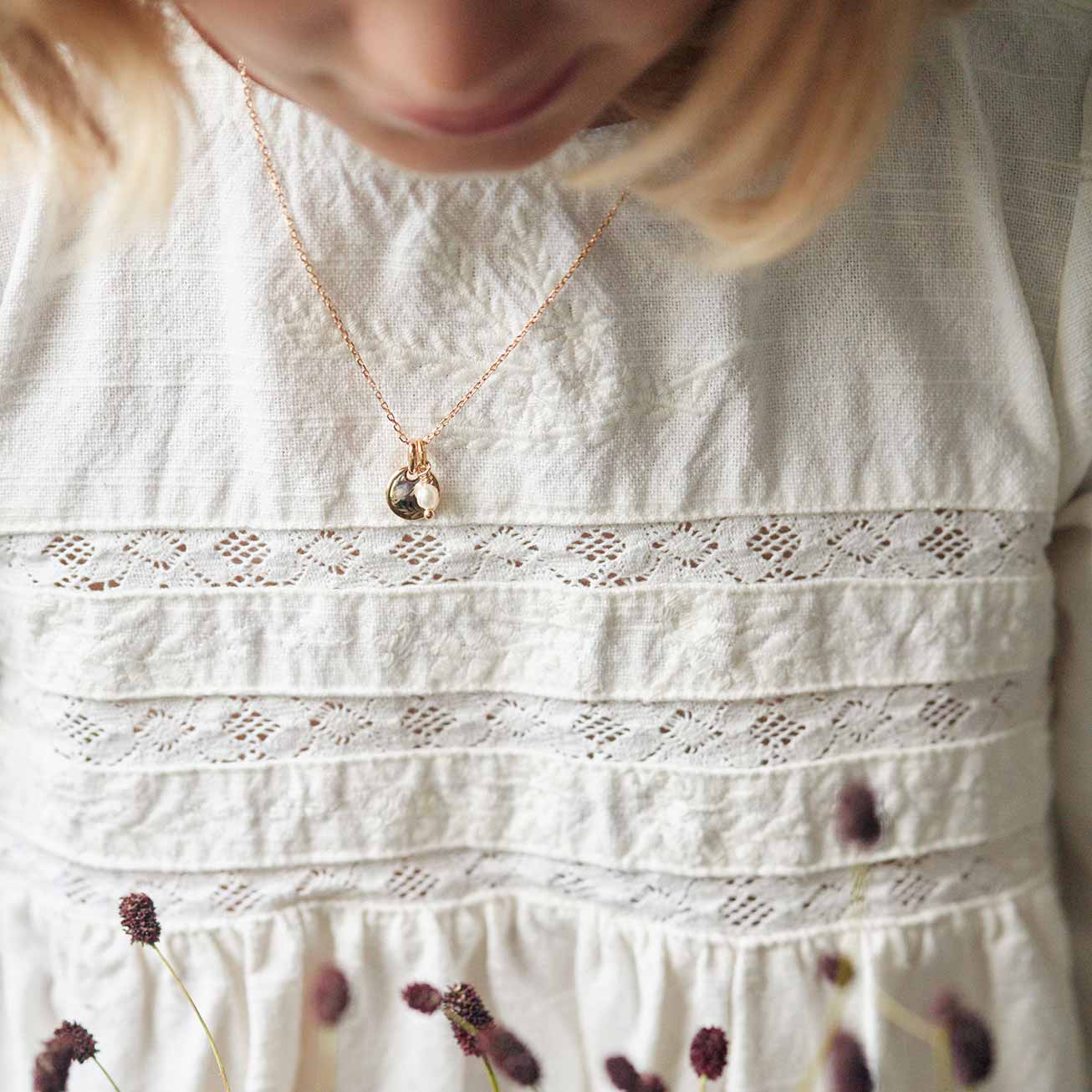 Collier initiale feuille et perle