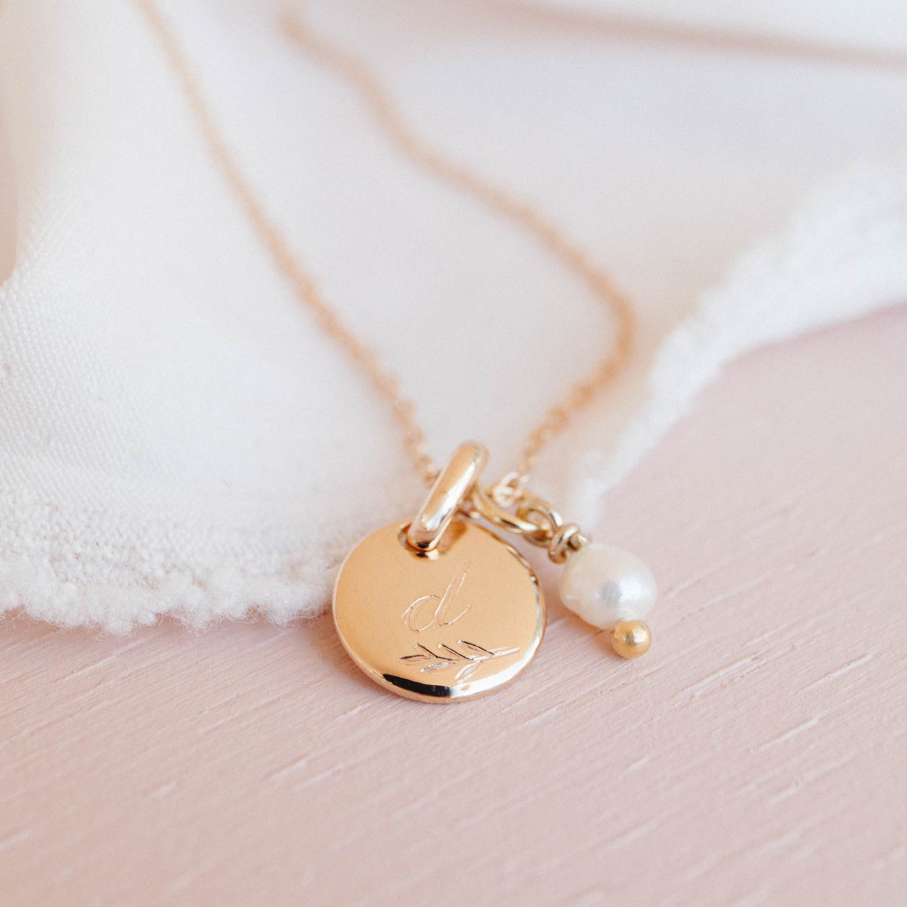 Collier initiale feuille et perle