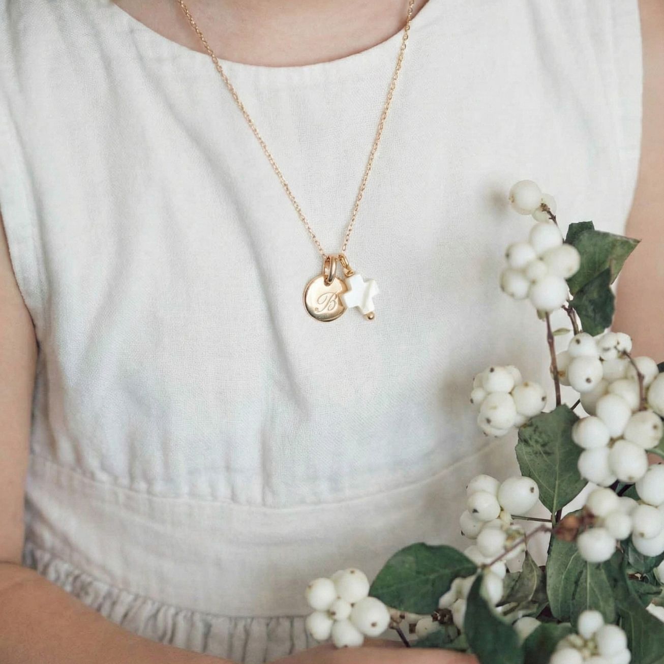 Collar bautizo inicial cruz de nácar