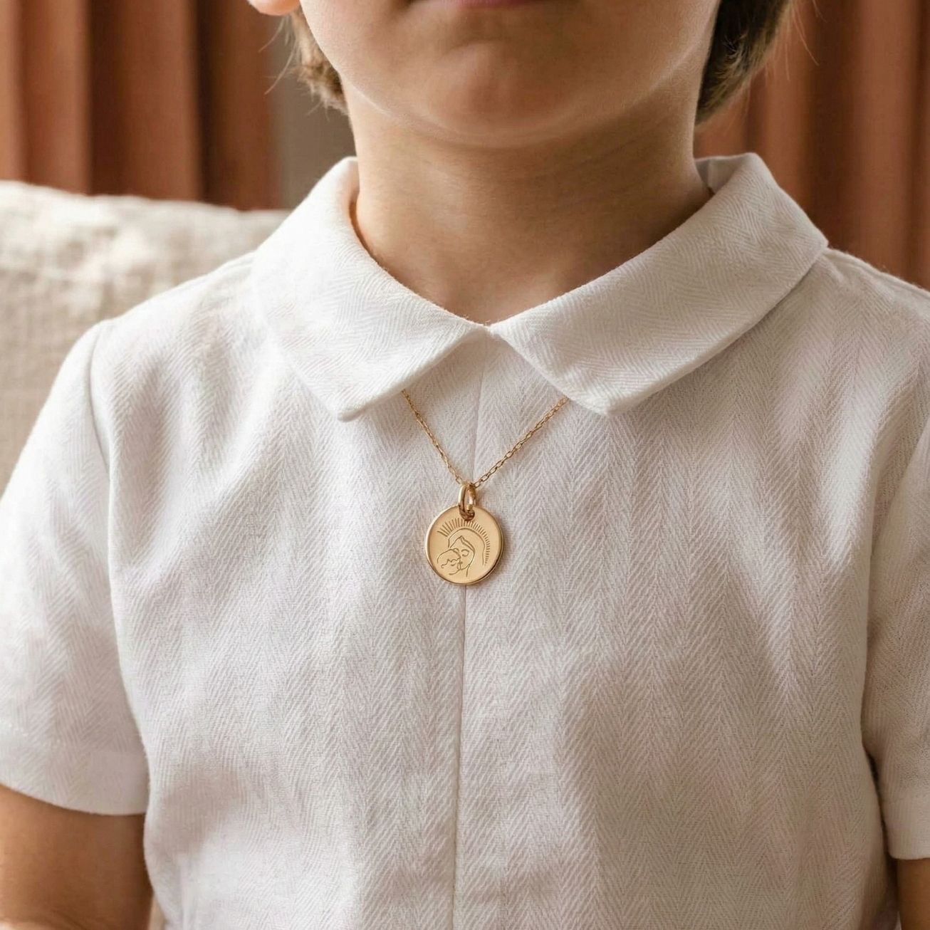 Medalla de bautizo <i>Virgen con el Niño</i>