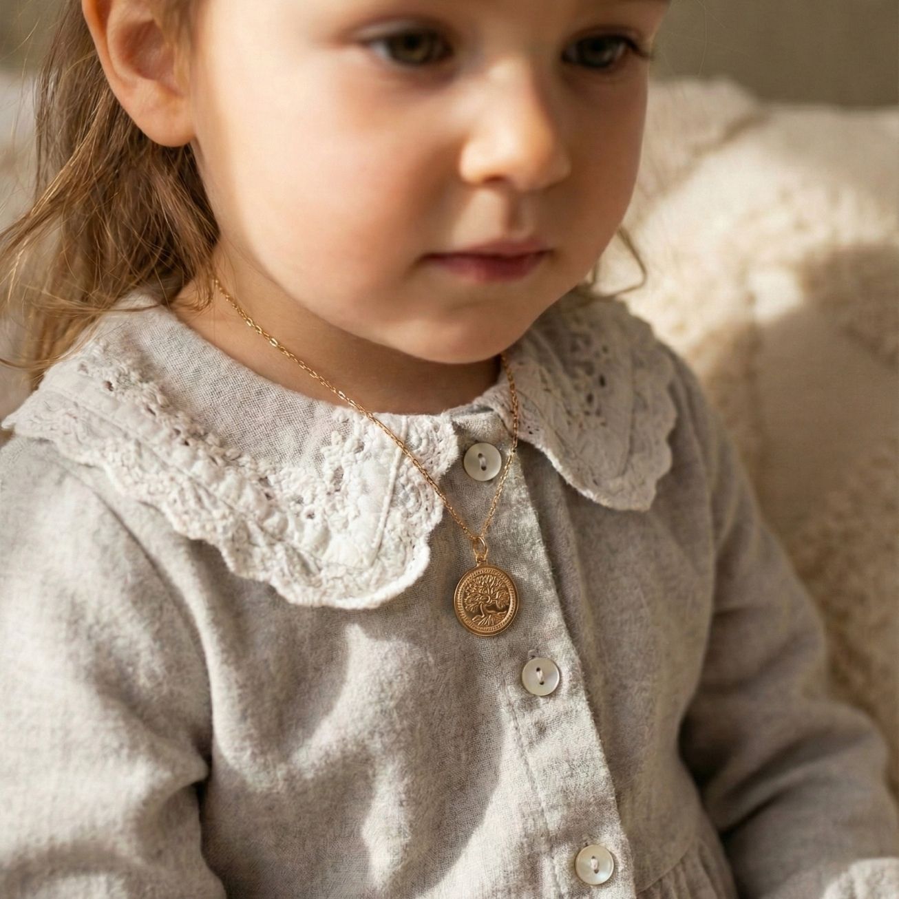 Medalla bautizo <i>Árbol de la vida</i> relieve