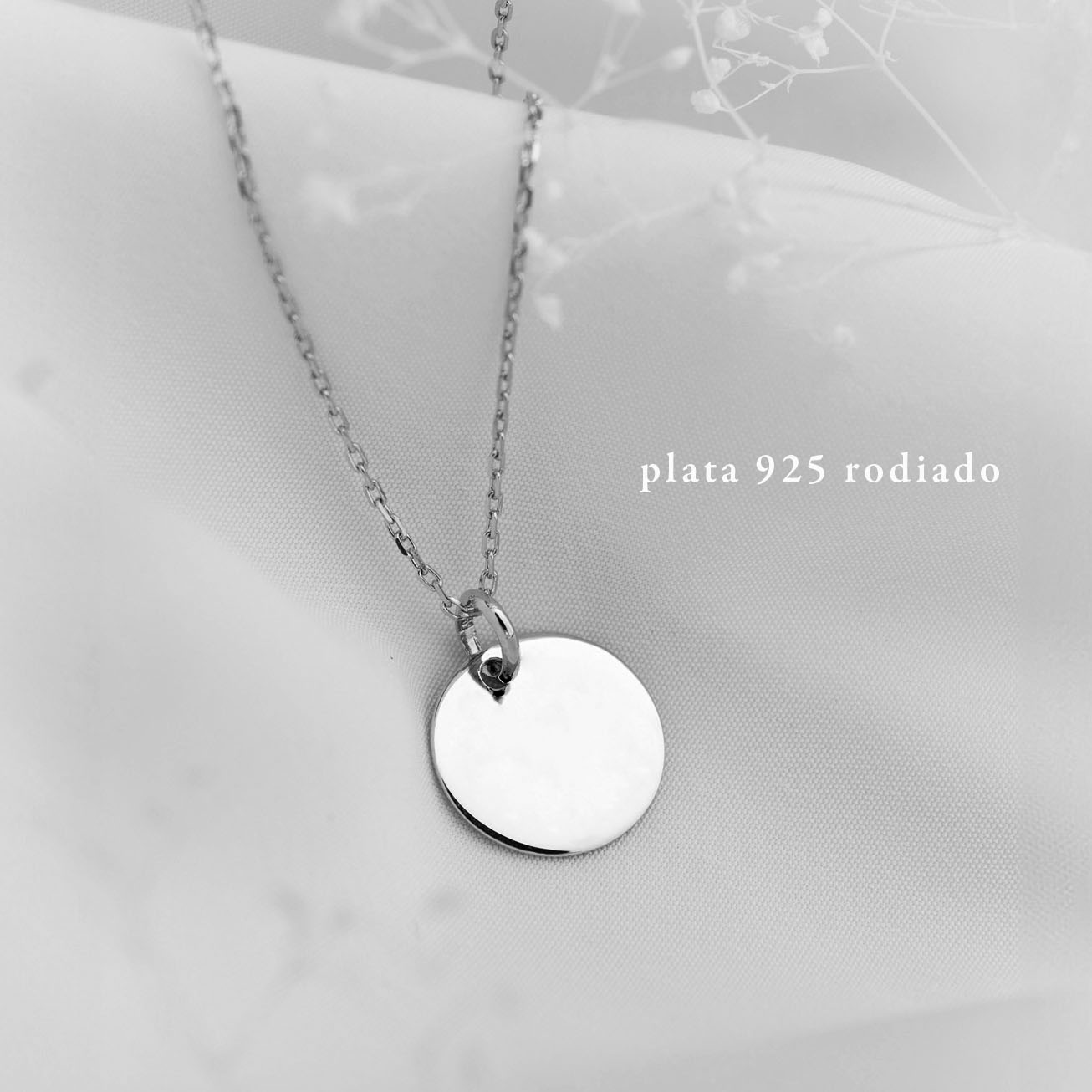 Medalla de bautismo Paloma y su ramo