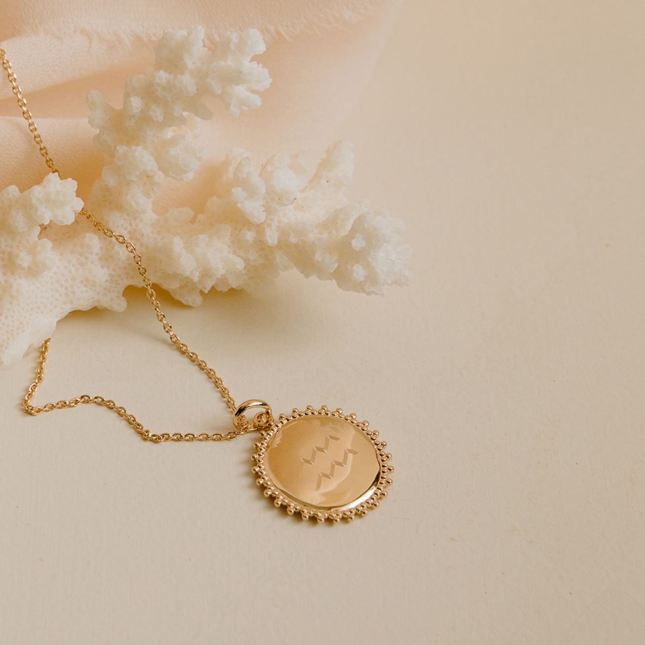 Collar astrológico Sol oro