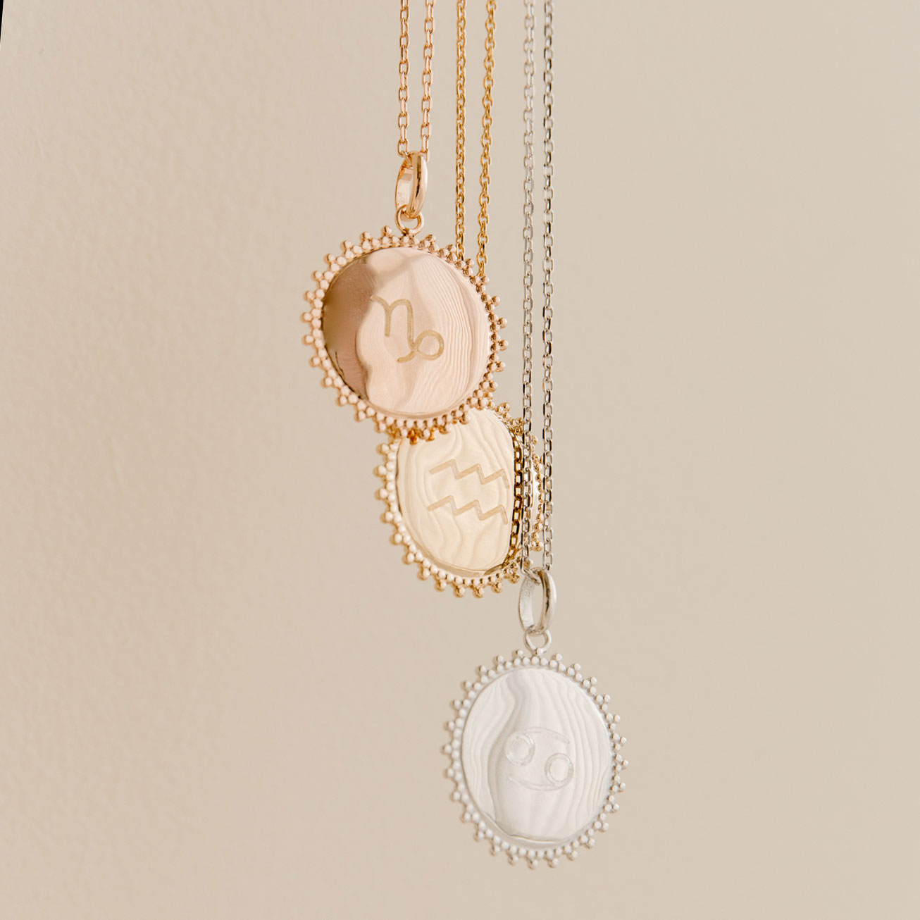 Collar astrológico Sol oro rosa