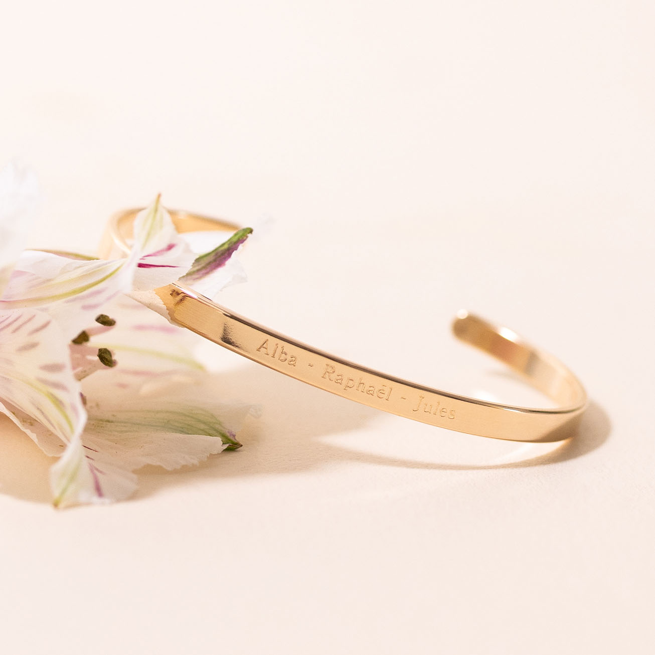 Brazalete personalizado <i>nombres</i> chapado de 