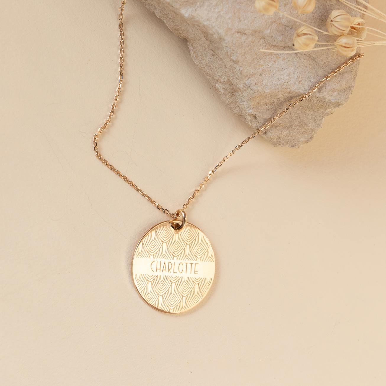 Collar personalizado nombre con diseño Art Deco