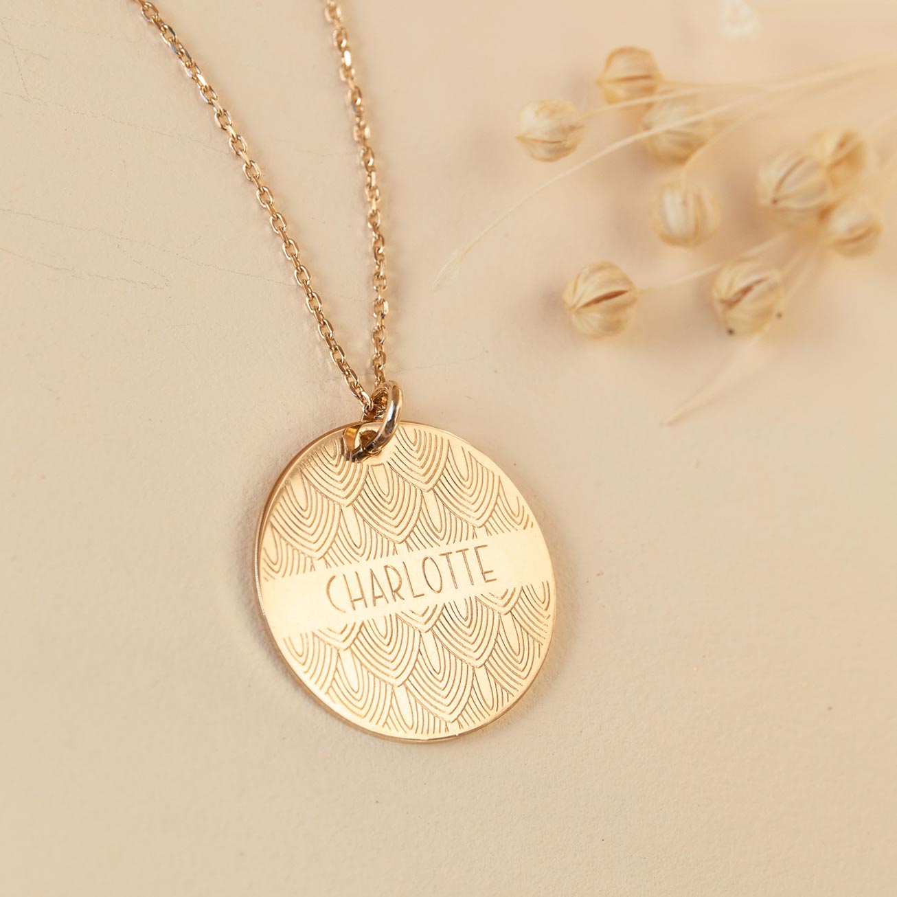 Collar personalizado nombre con diseño Art Deco