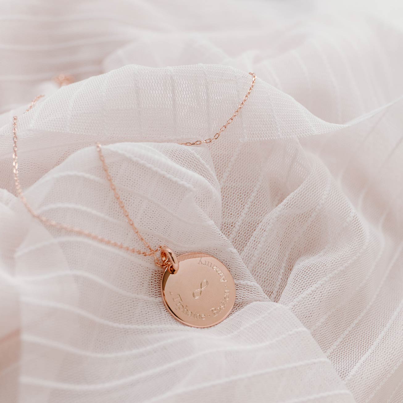 Collar personalizado abombado infinito oro rosa