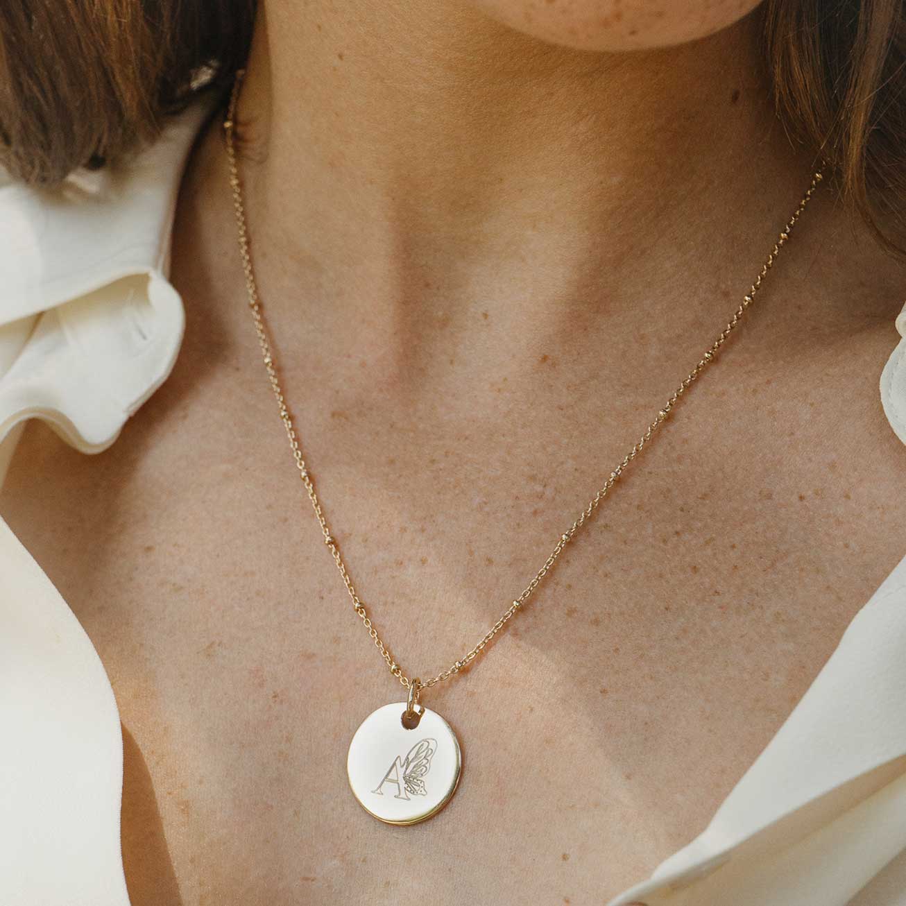 Medalla personalizada inicial <i>Mariposa</i> 20 m