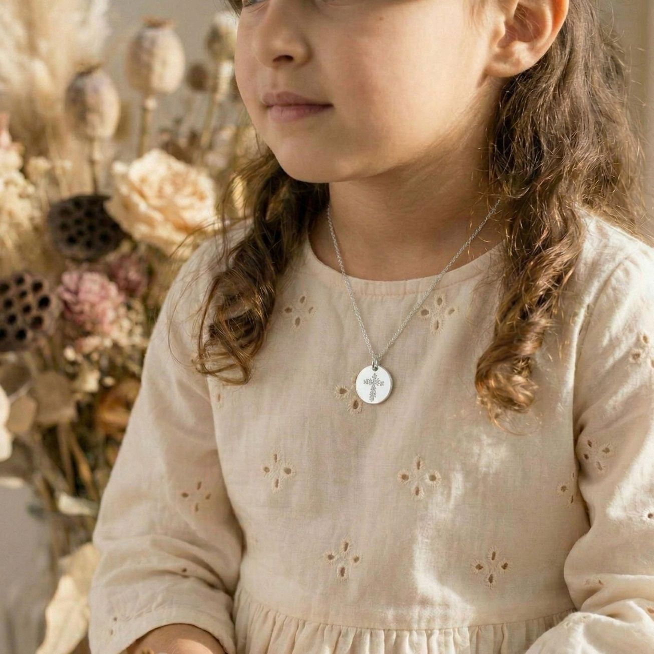 Medalla de bautizo plata de ley <i>Cruz de flores<