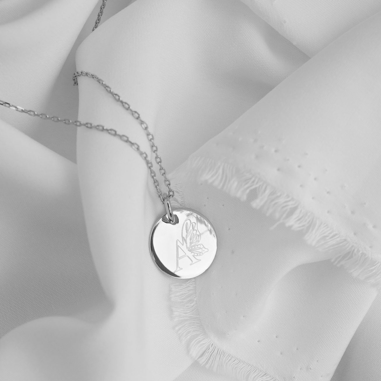 Medalla de bautizo Inicial <i>Mariposa</i> persona