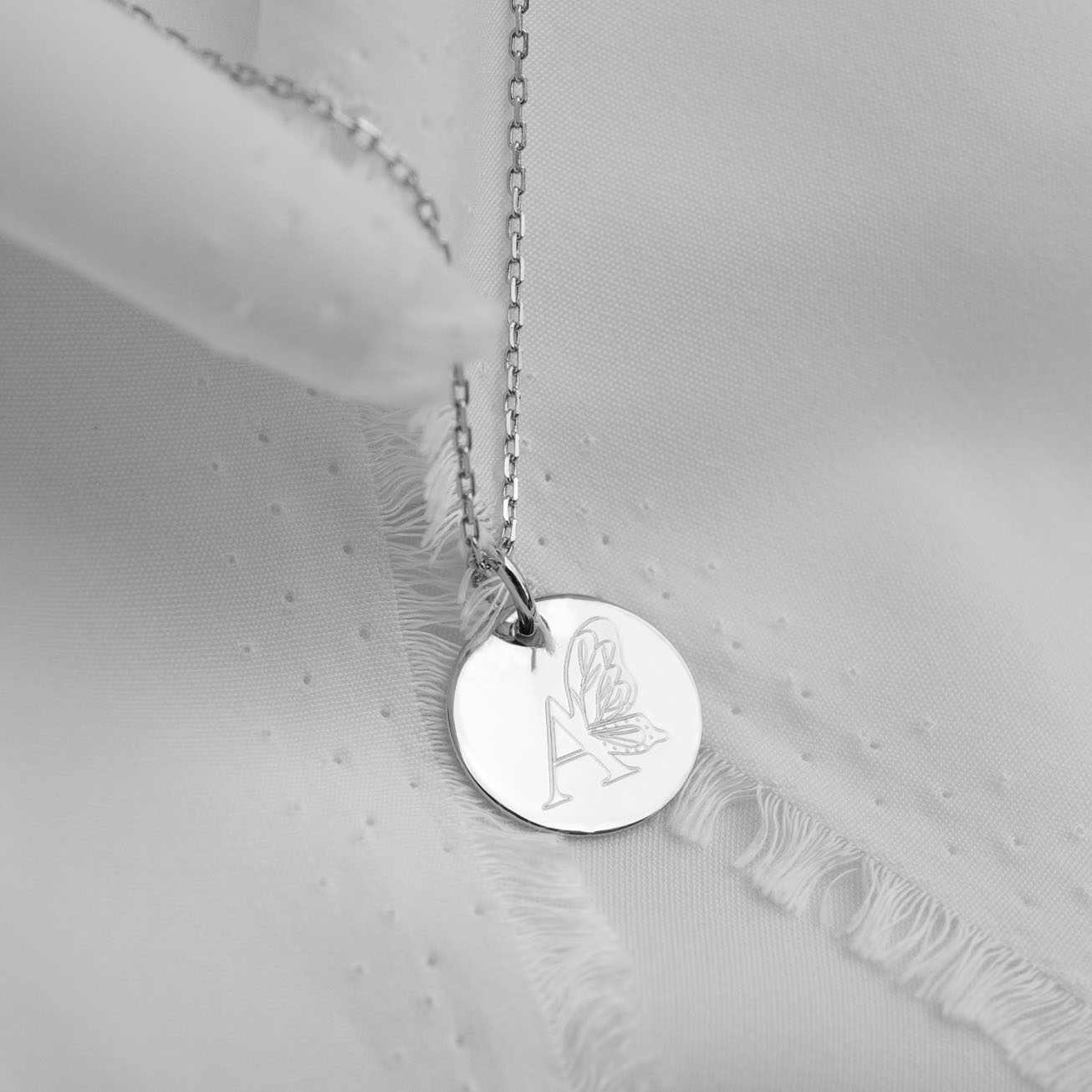 Medalla de bautizo Inicial <i>Mariposa</i> persona