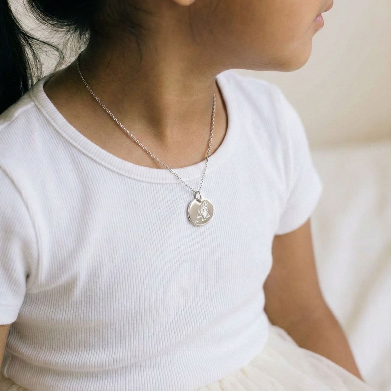 Medalla de bautizo Inicial <i>Mariposa</i> persona