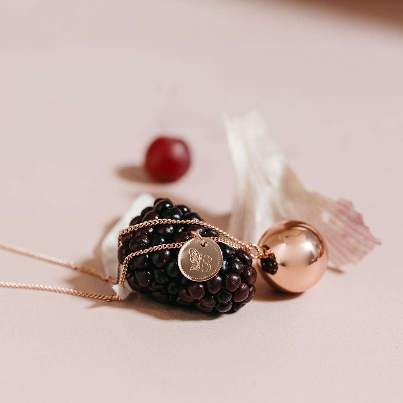 Llamador de ángeles <i>Mariana</i> oro rosa person