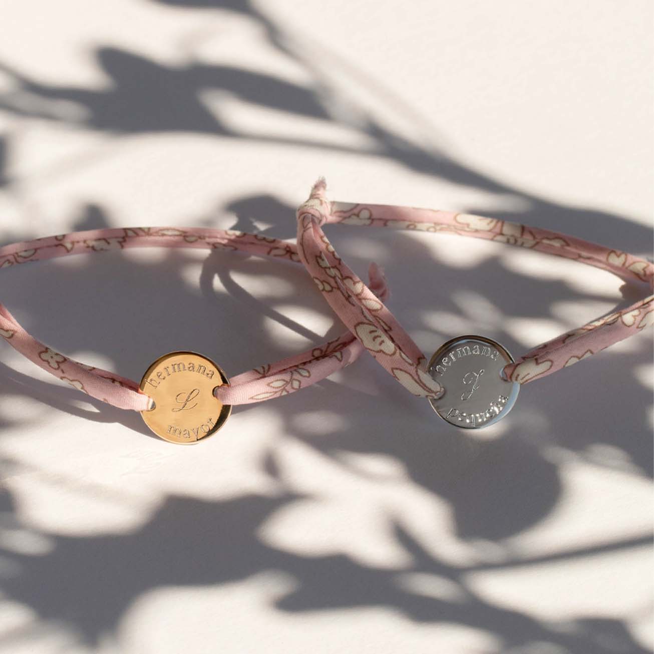 Pulsera <i>Hermana</i> personalizada 