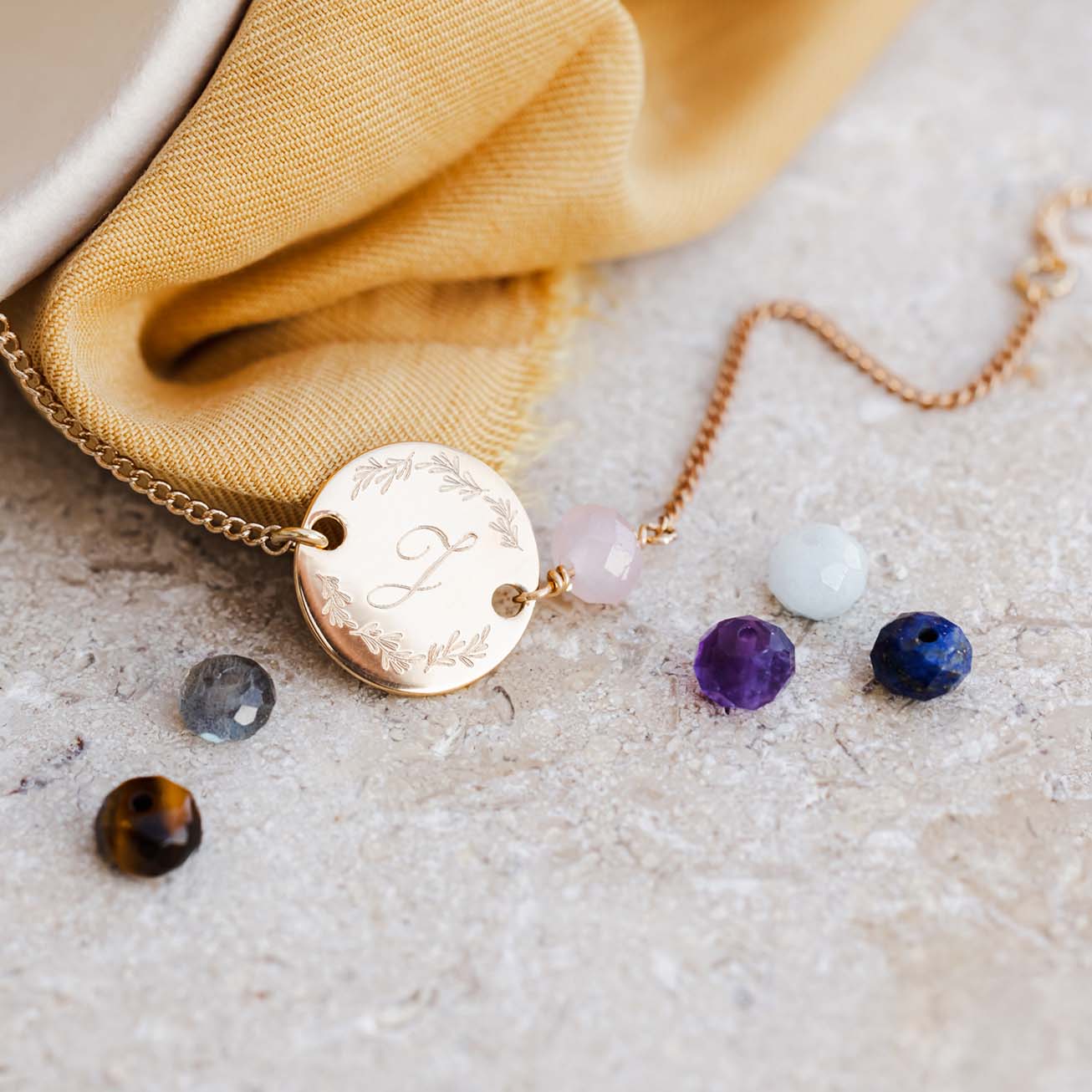 Pulsera para bautizo Inicial y piedra facetada
