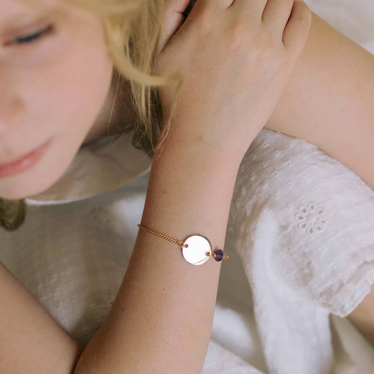 Pulsera para bautizo Inicial y piedra facetada