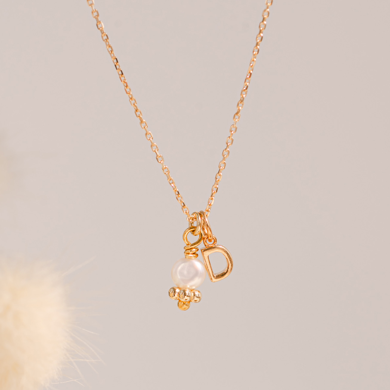 Collar perla de nacár Inicial chapado en oro