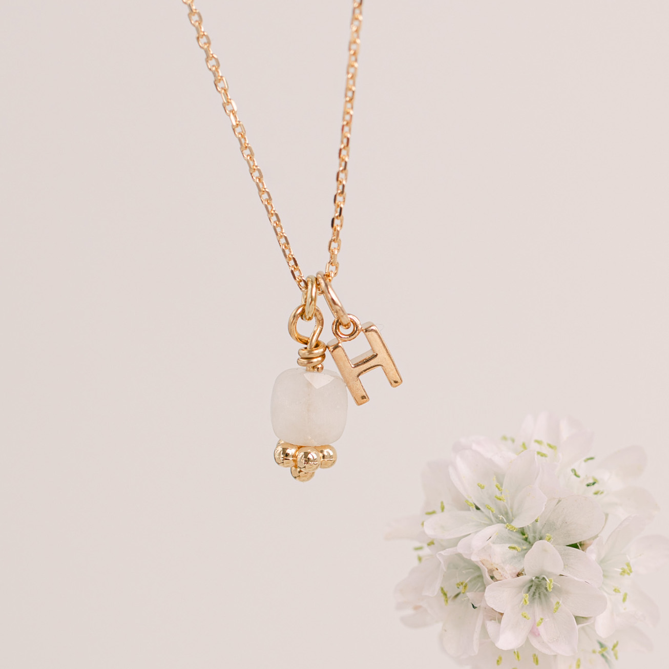 Collar piedra de luna Inicial chapado en oro