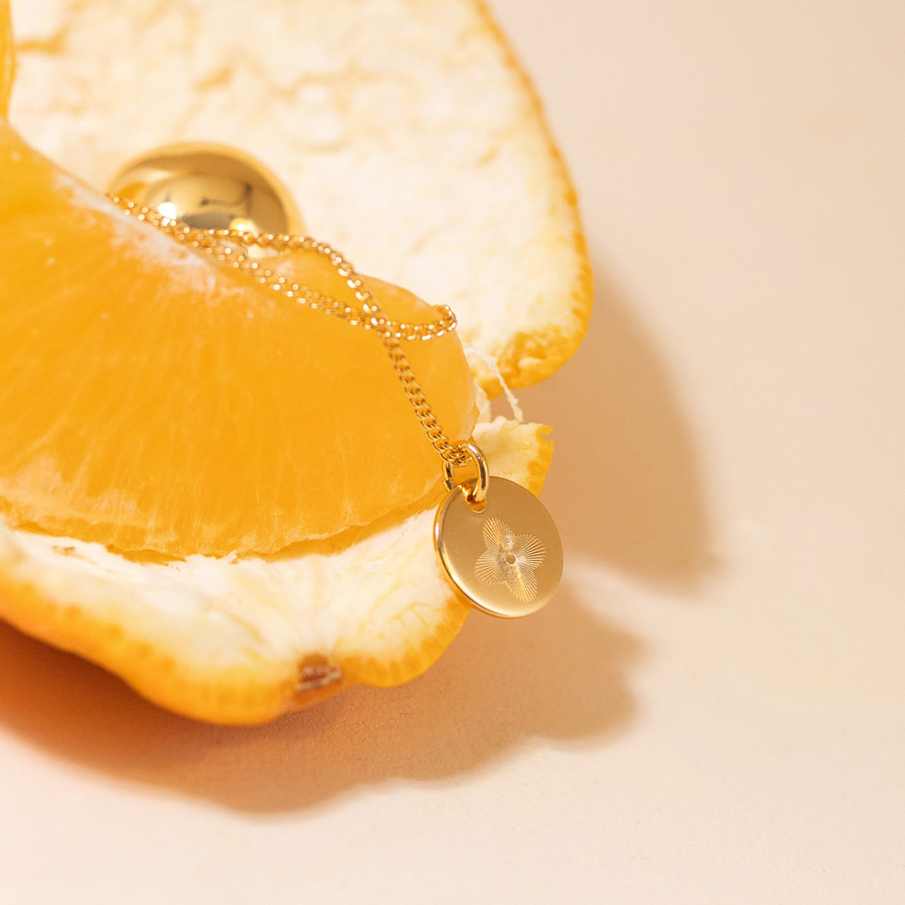 Llamador de ángeles <i>Cruz Romana</i> dorado