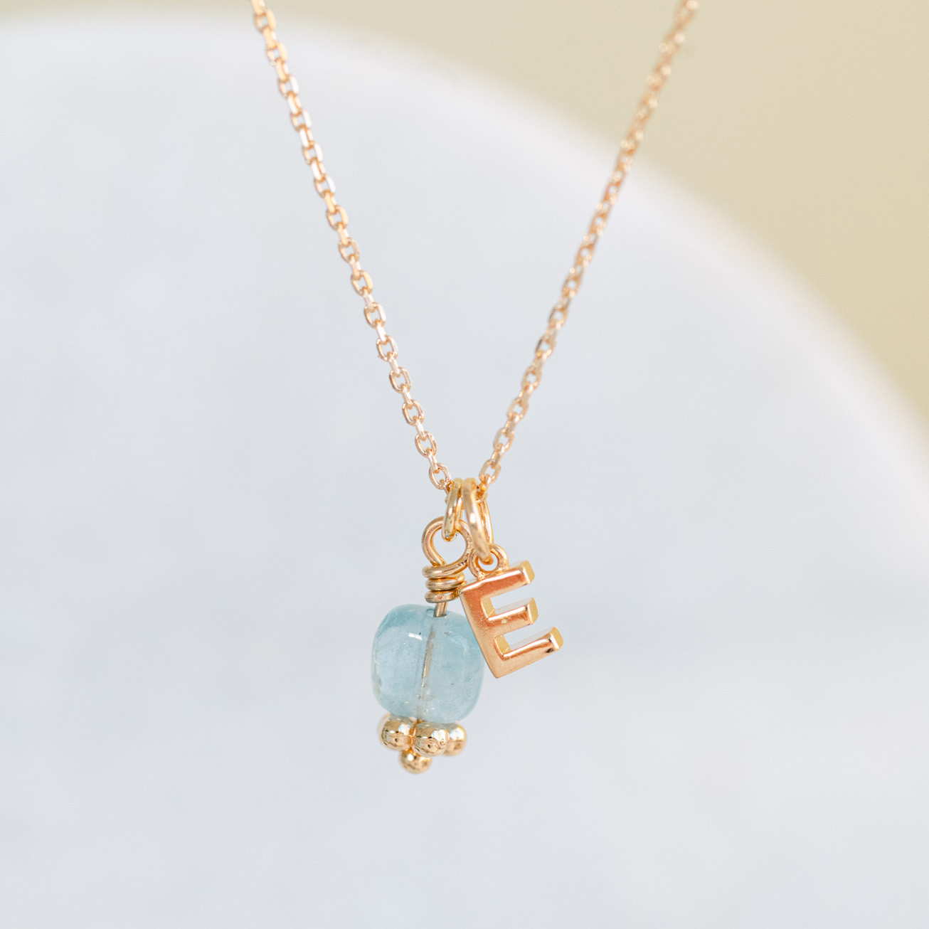 Collar Inicial Aguamarina cuadrada