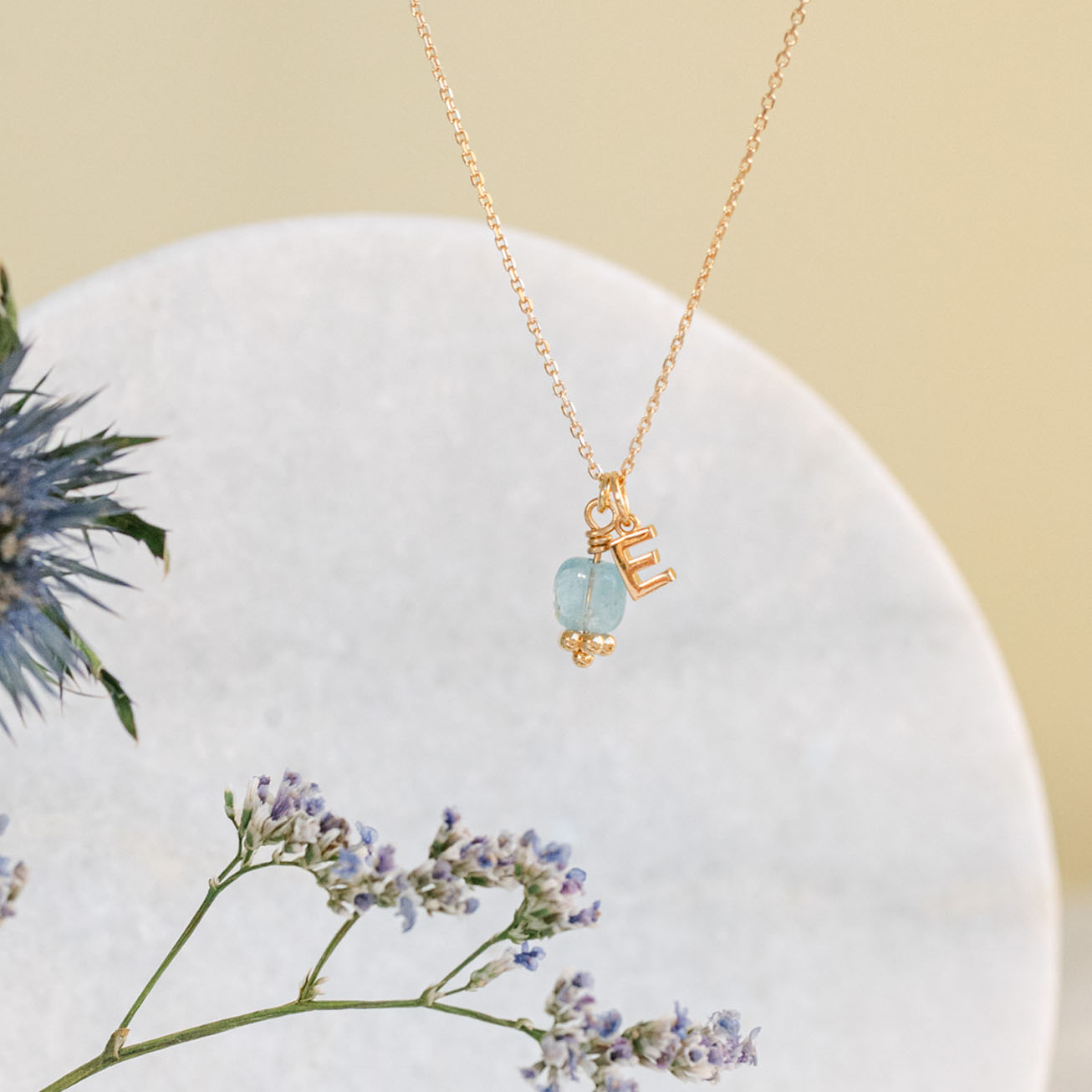 Collar Inicial Aguamarina cuadrada