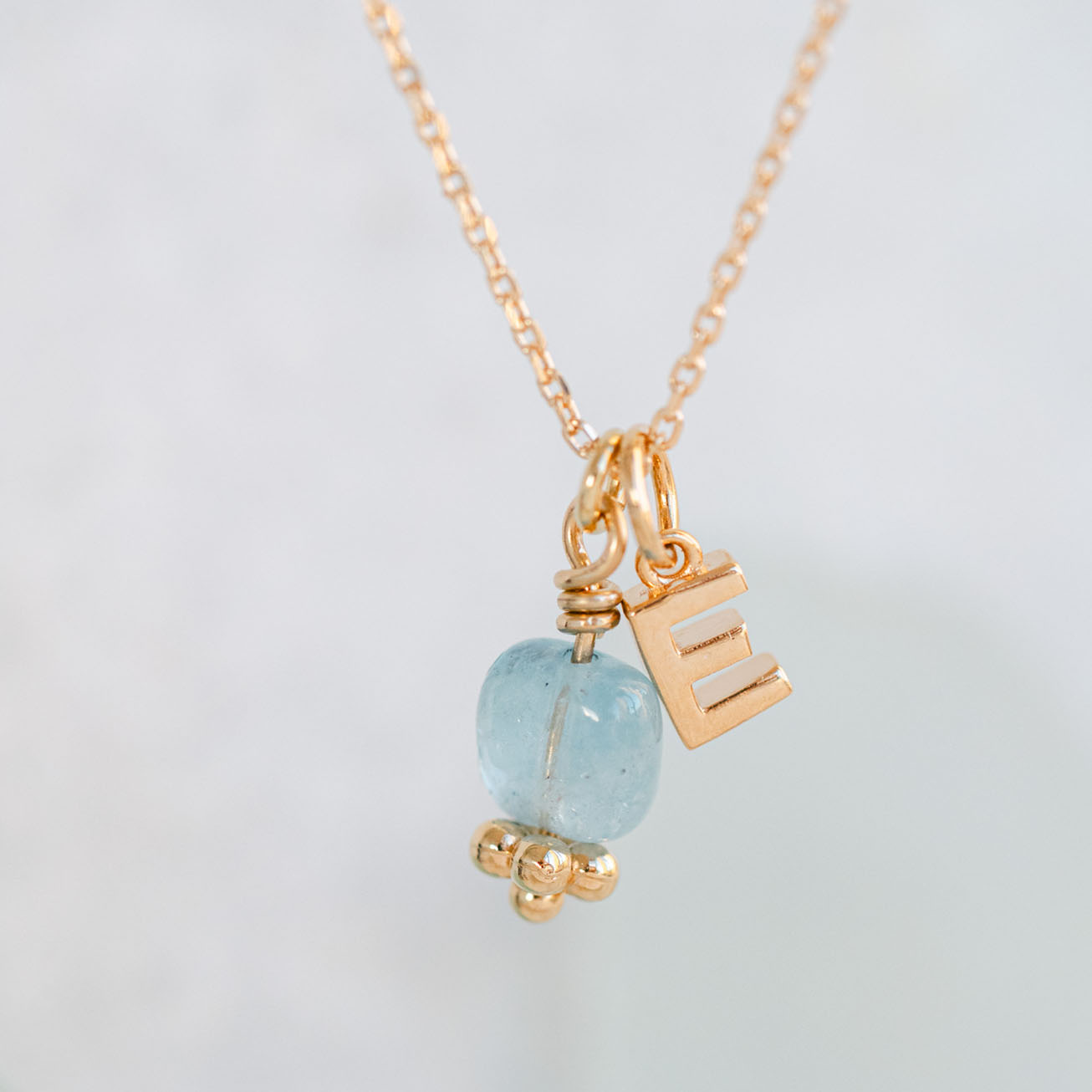 Collar Inicial Aguamarina cuadrada