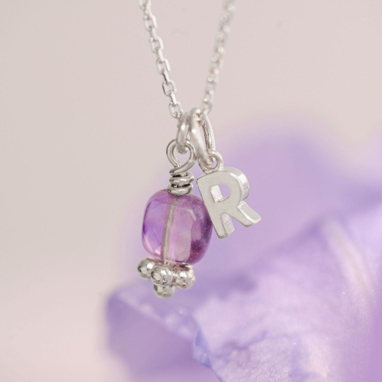 Collar Inicial <i>amatista</i> piedra de nacimient