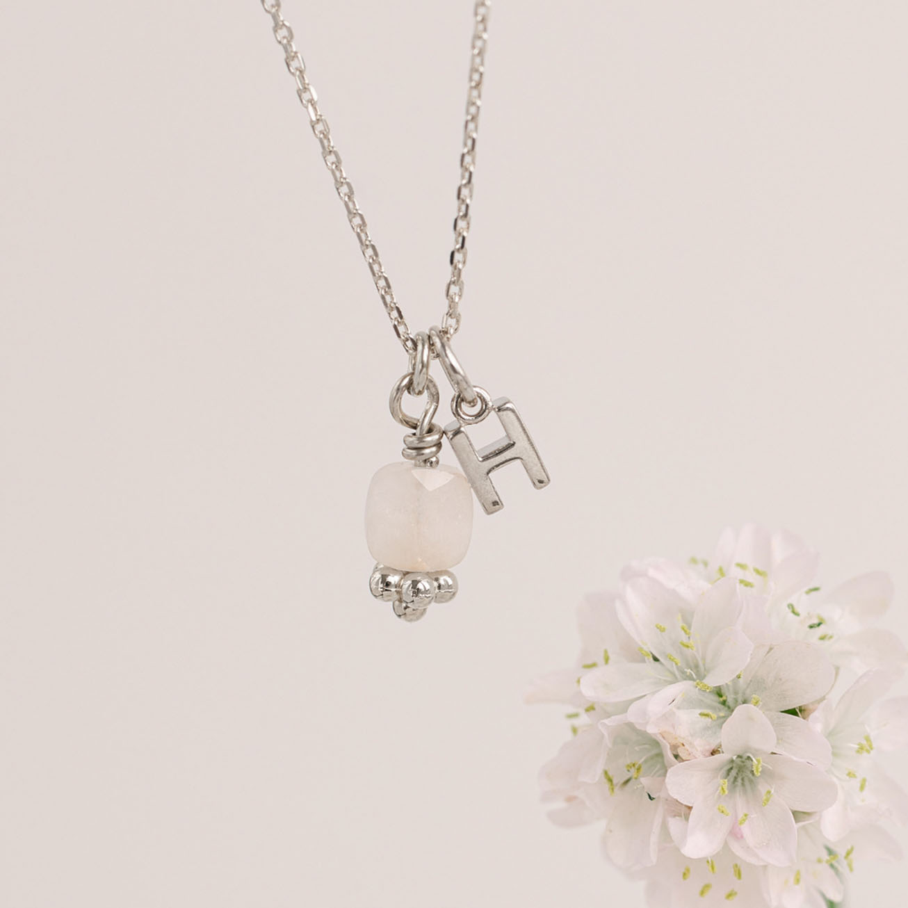 Collar <i>Piedra de luna</i> Inicial plata 925