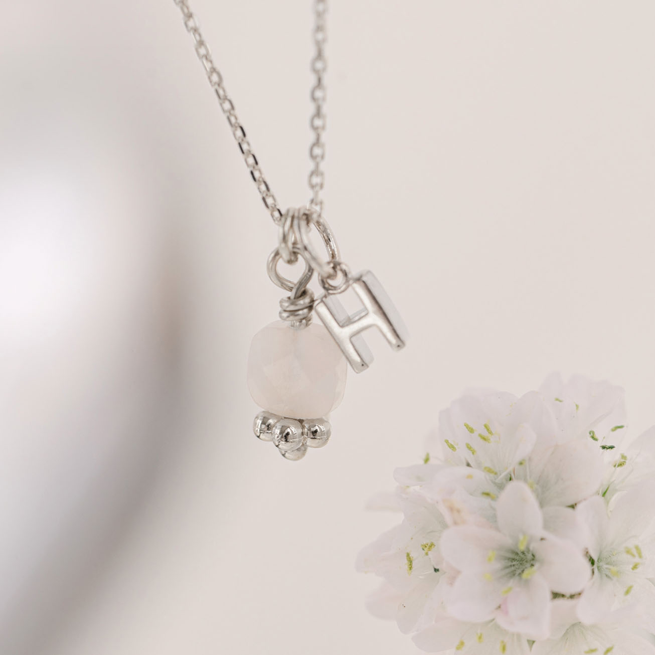 Collar <i>Piedra de luna</i> Inicial plata 925