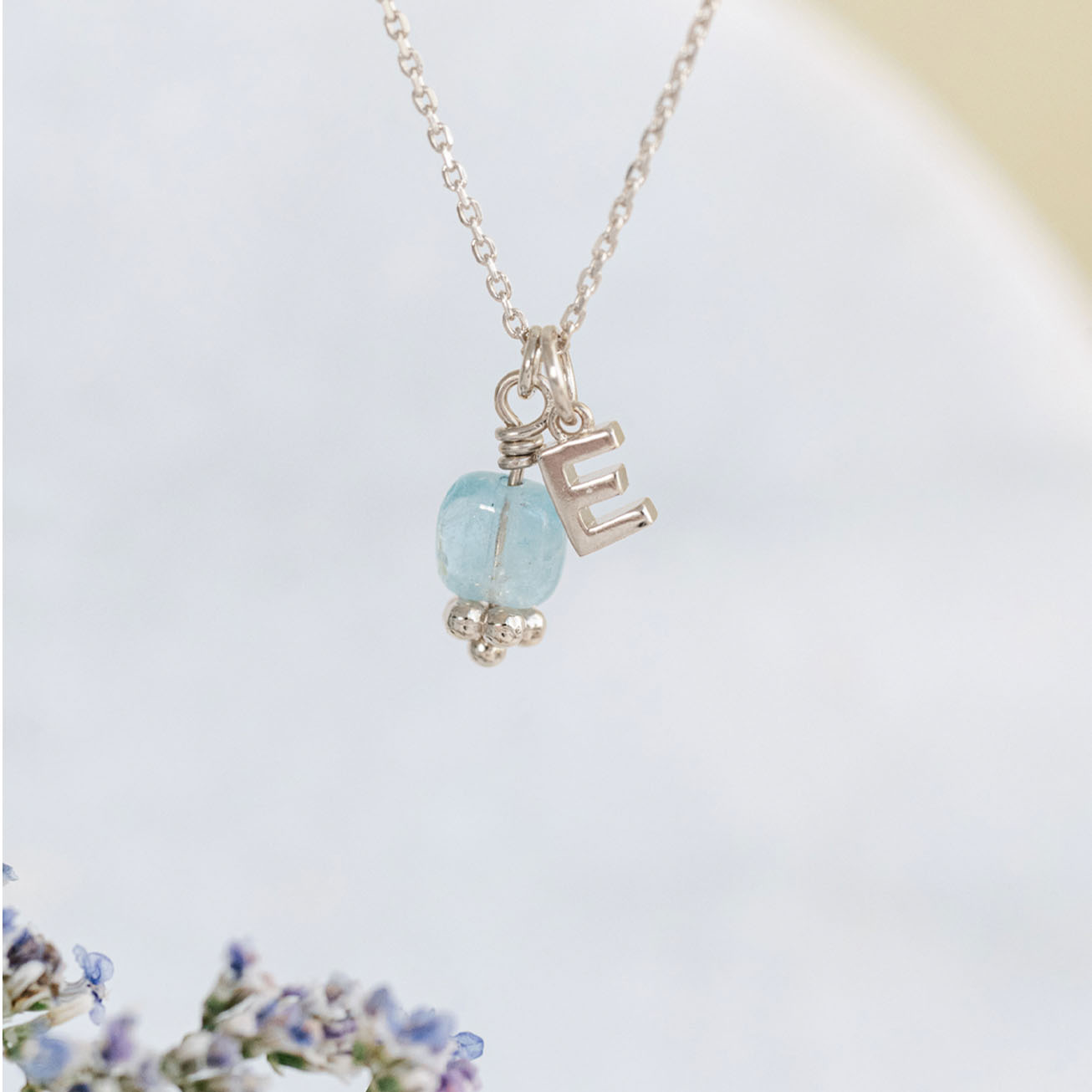 Collar Inicial y piedra <i>Aguamarina</i> cuadrada