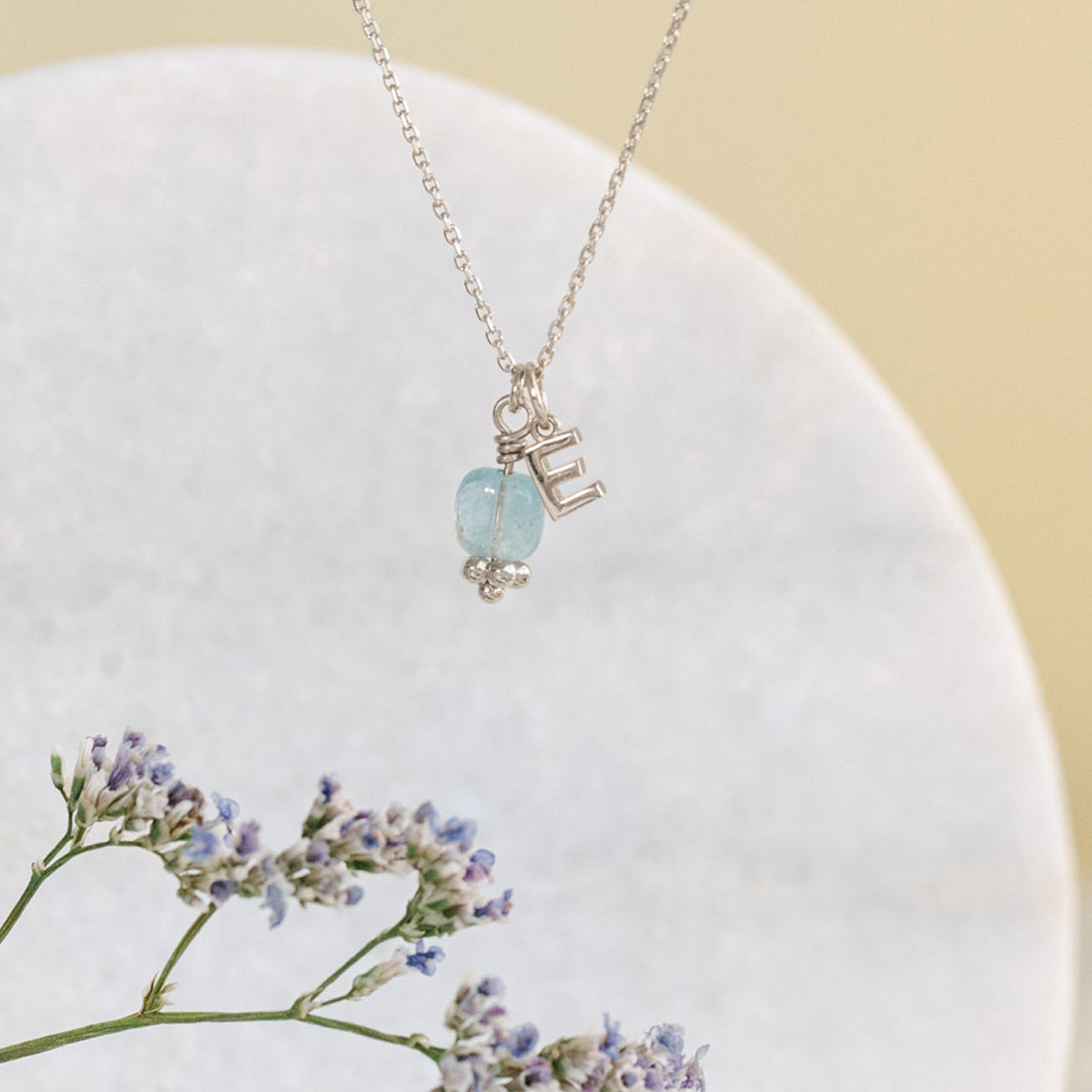 Collar Inicial y piedra <i>Aguamarina</i> cuadrada