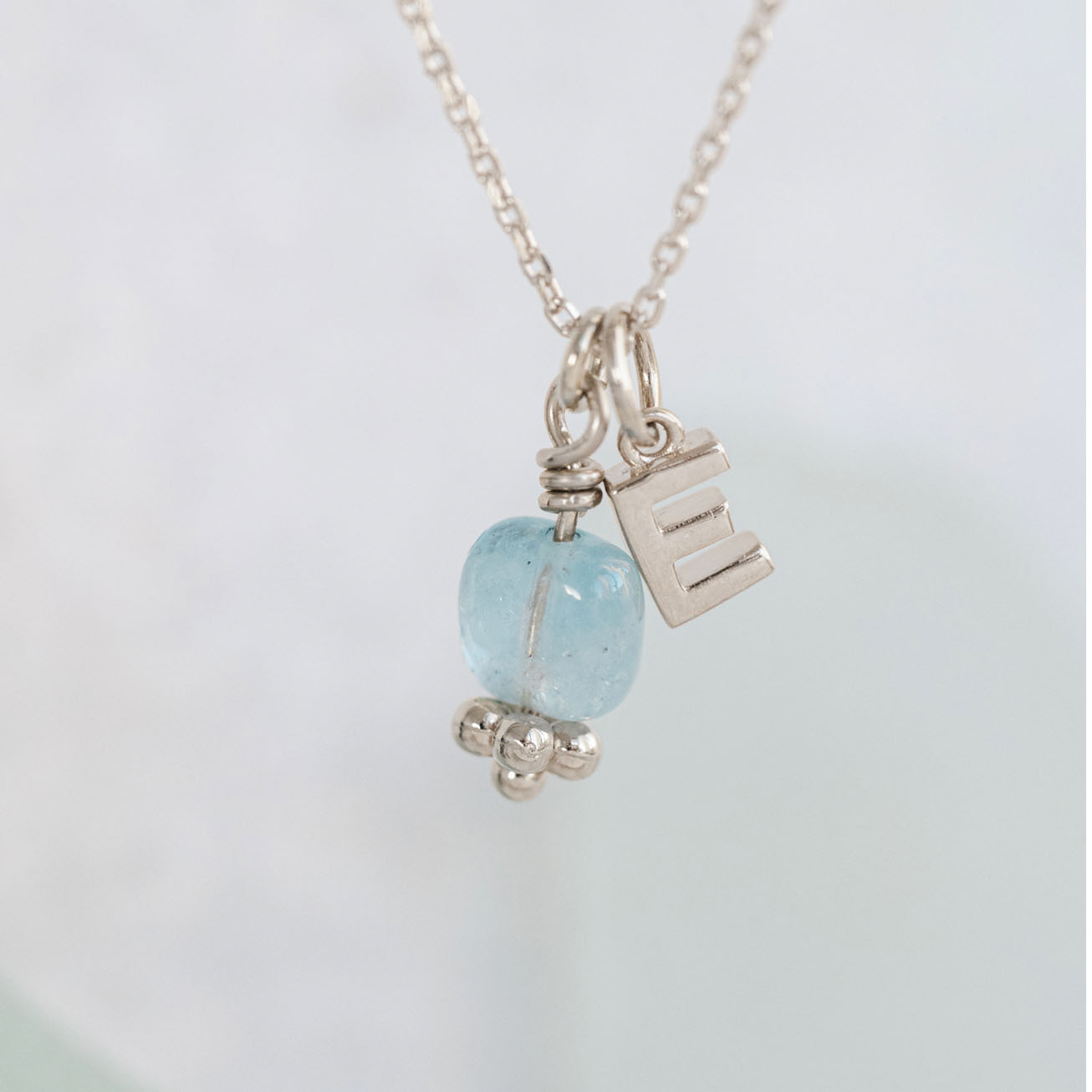 Collar Inicial y piedra <i>Aguamarina</i> cuadrada