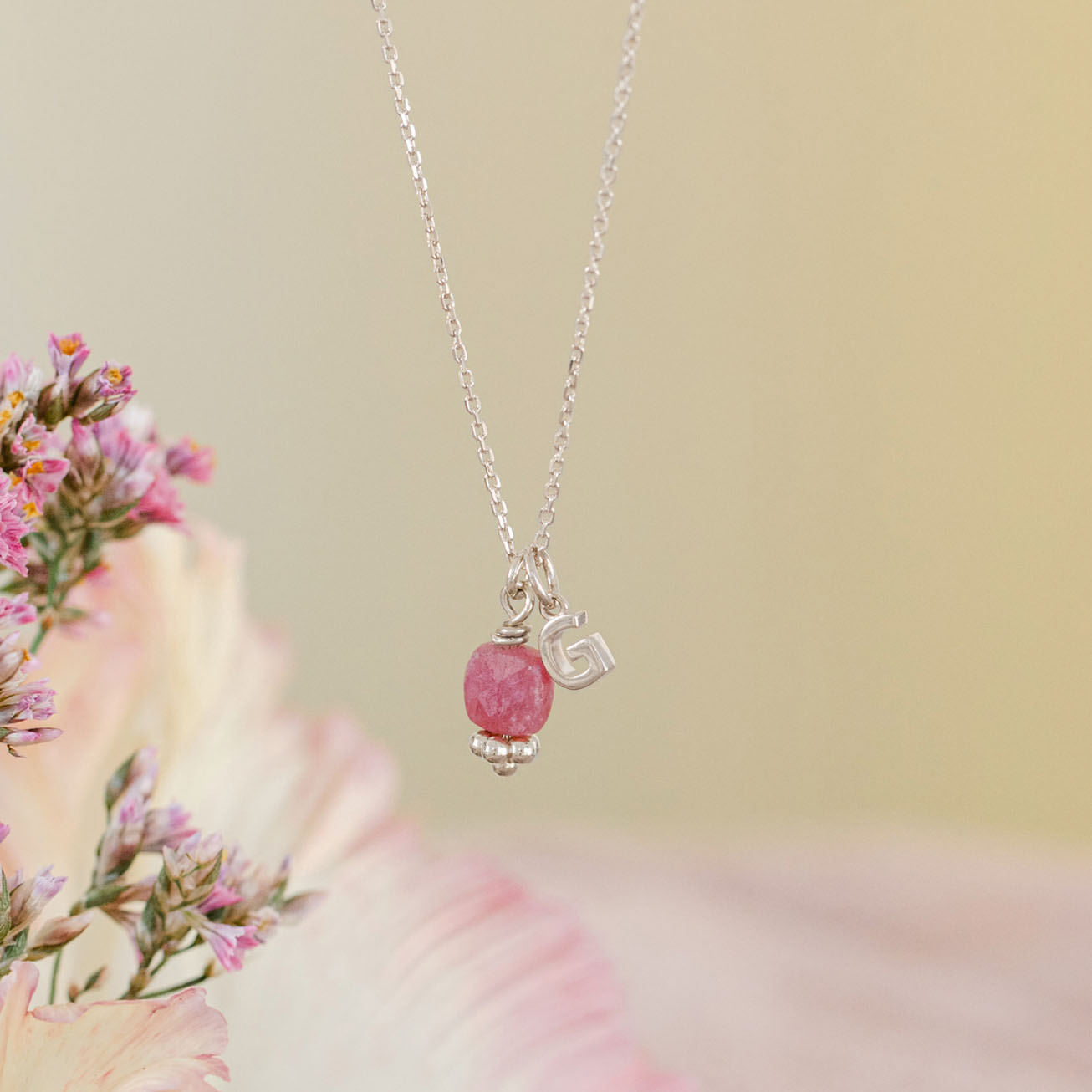 Collar <i>rubí</i> Inicial personalizado Plata