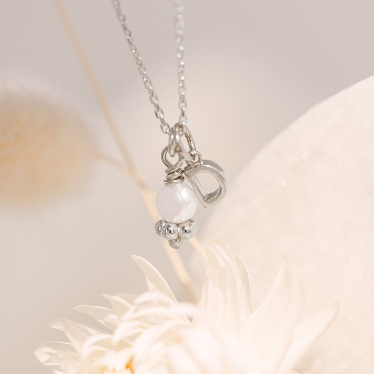 Colgante <i>Perla de nacár</i> Inicial Plata