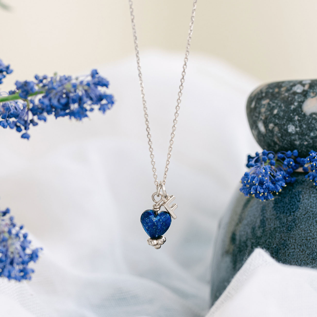 Collar inicial y corazón <i>Lapislázuli</i> plata