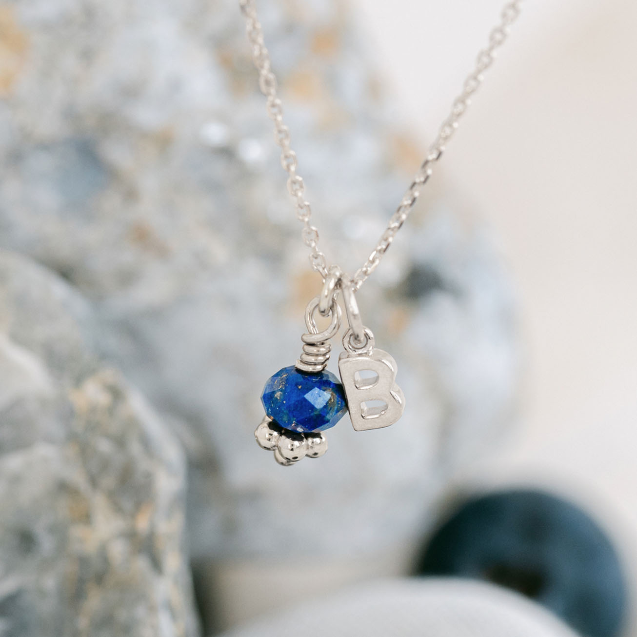 Collar personalizado Inicial plata y piedra <i>Lap