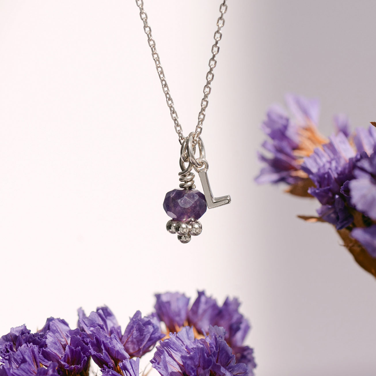 Colgante personalizado Inicial <i>Amatista</i> pla