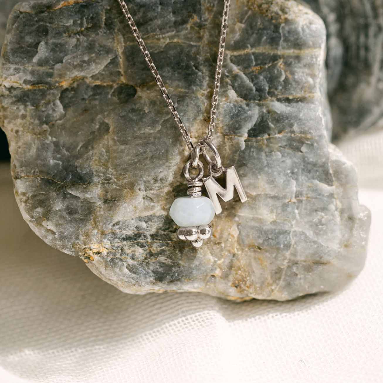 Collar <i>Aguamarina</i> con Inicial plata