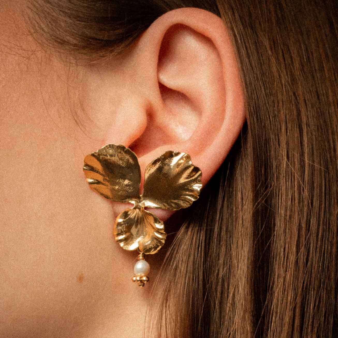 Pendientes <i>Pensamiento</i> perla de nacár