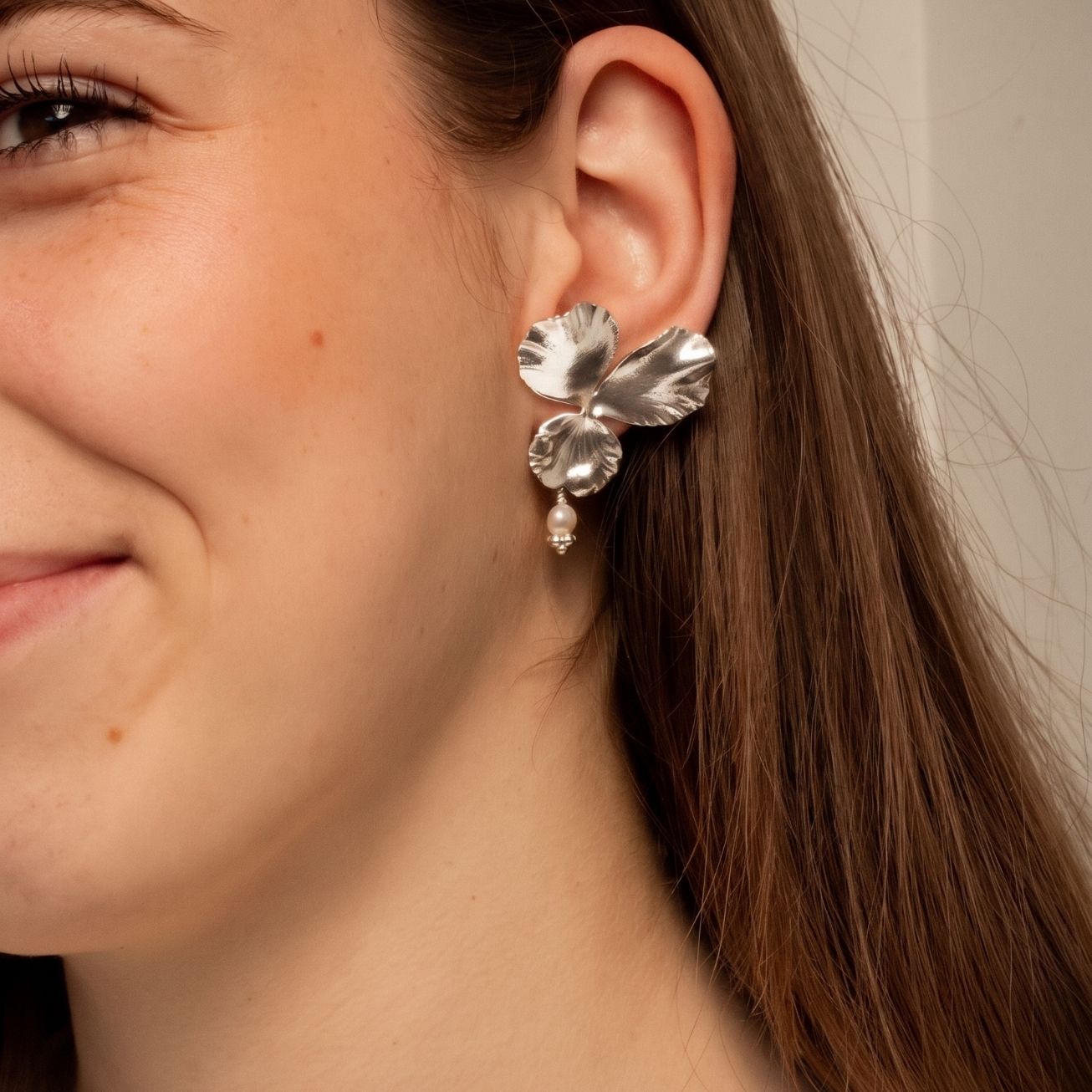 Pendientes <i>Pensamiento</i> perla de nácar
