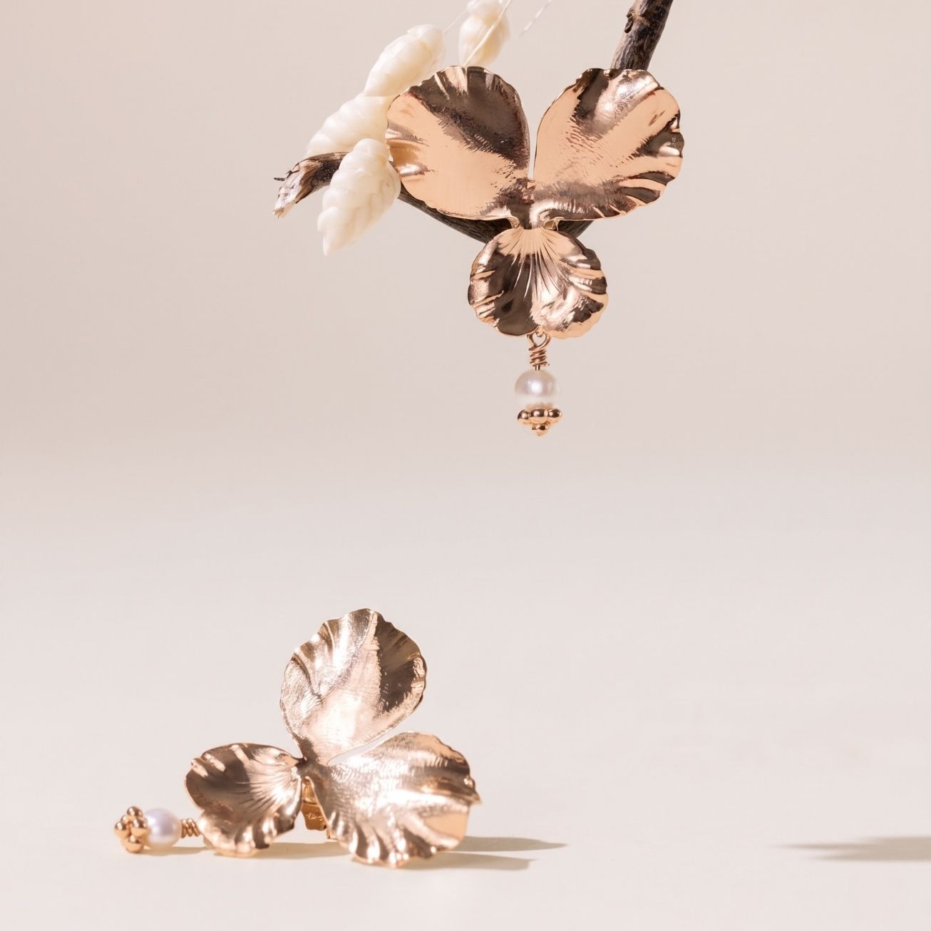 Pendientes <i>Pensamiento</i> perla de nácar