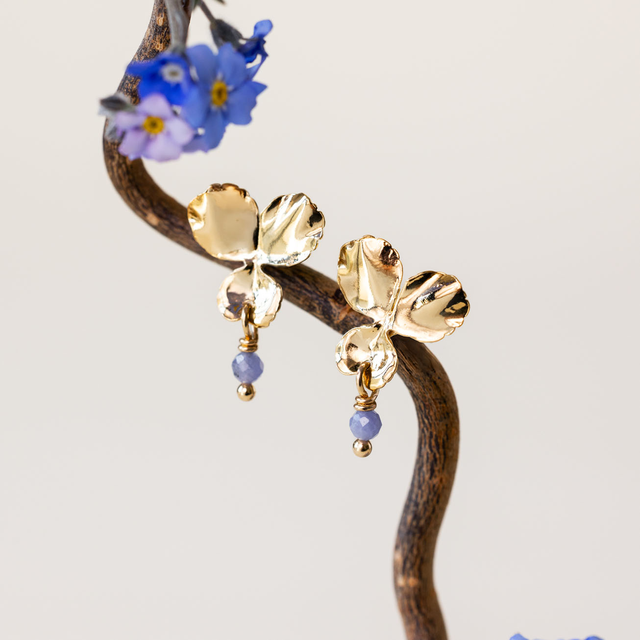 Pendientes flor <i>Pensamiento</i> y Tanzanita