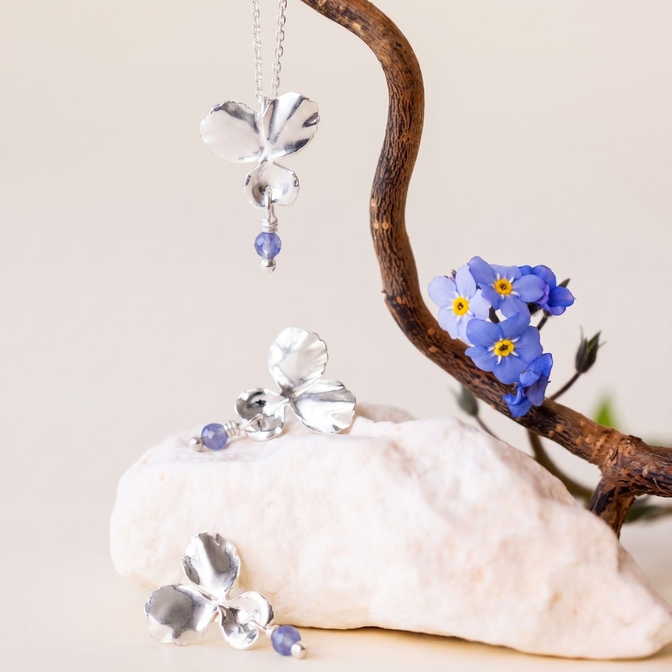Pendientes flor <i>Pensamiento</i> y Tanzanita
