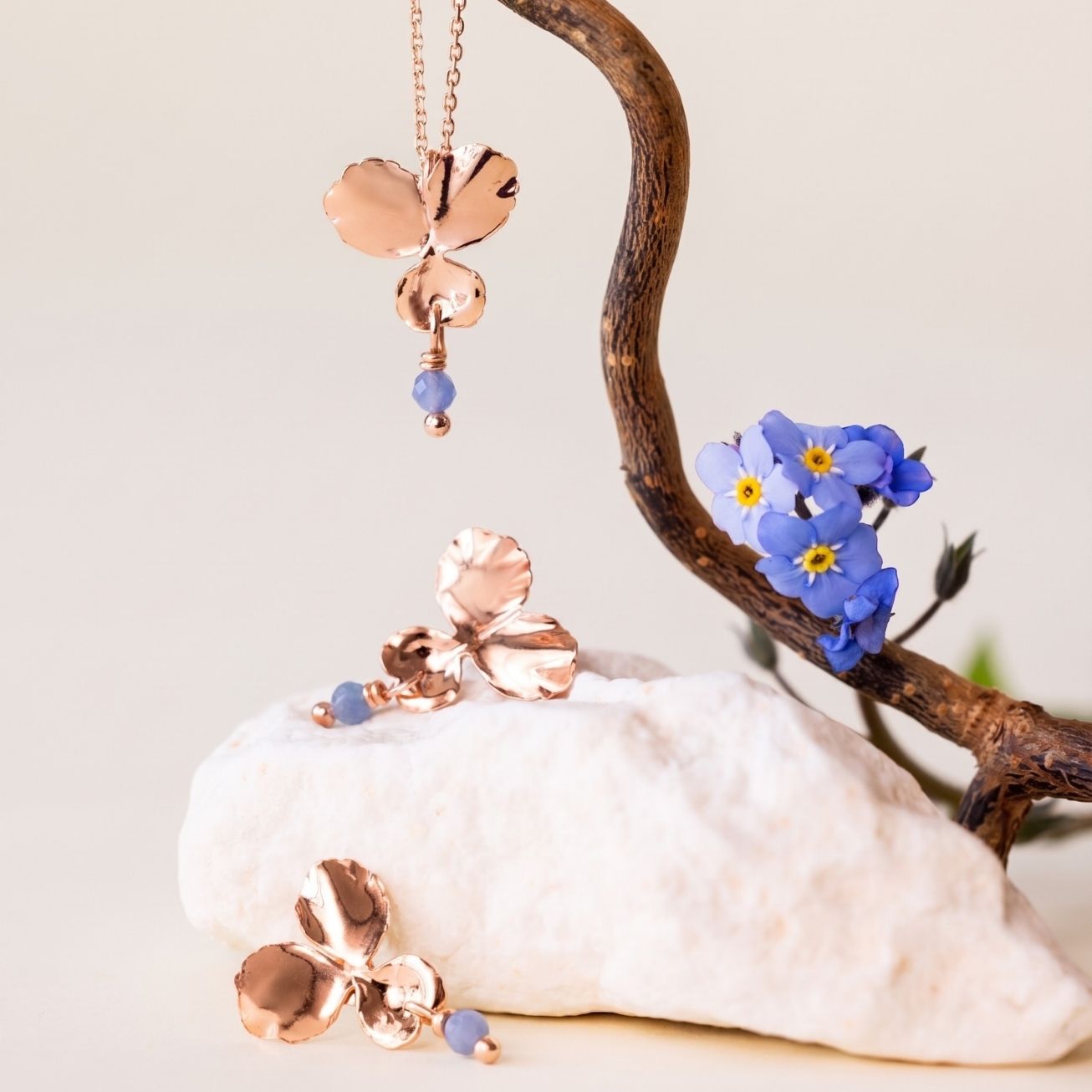 Pendientes flor <i>Pensamiento</i> y Tanzanita