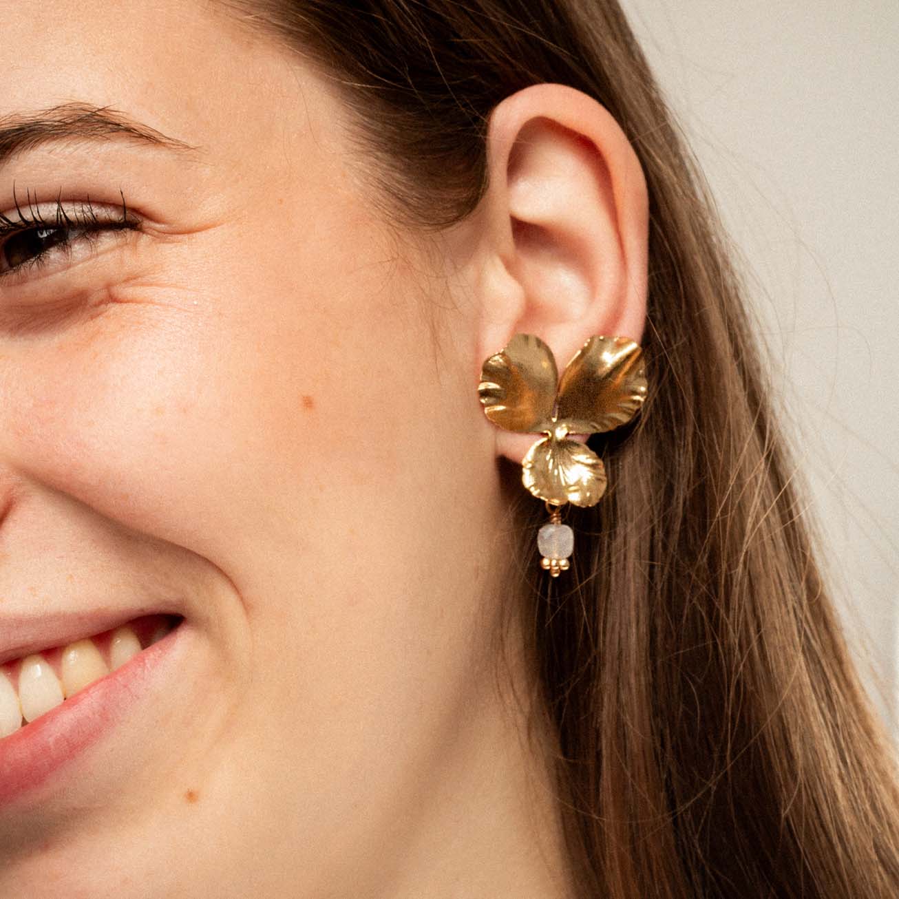 Pendientes <i>Pensamiento</i> piedra de Luna